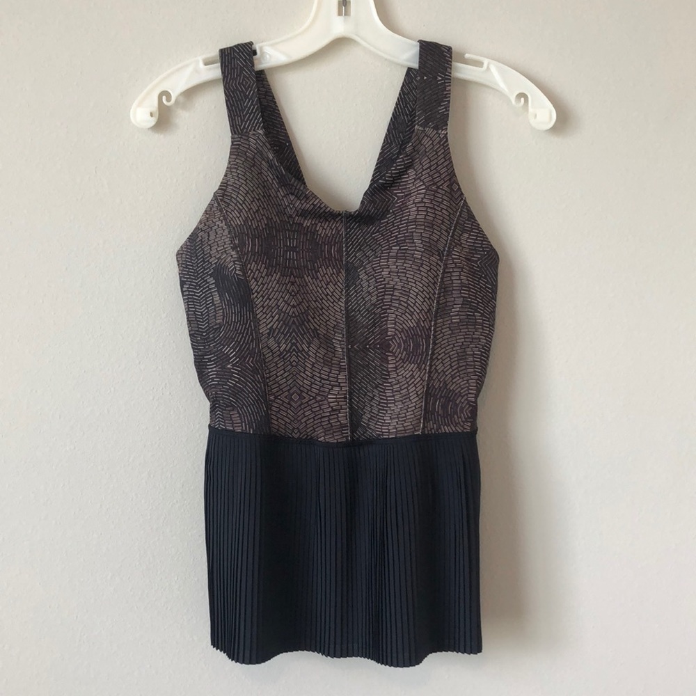 🌻lululemon athletica Black & Taupe Patterned Tank Top🌻